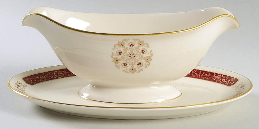 Wellington Gravy Boat with Attached Underplate by Pickard-1