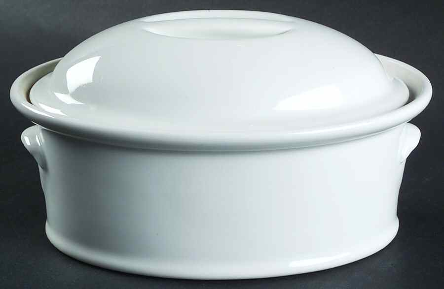 Culinaire White 1.25 Quart Oval Covered Casserole by Pillivuyt-1