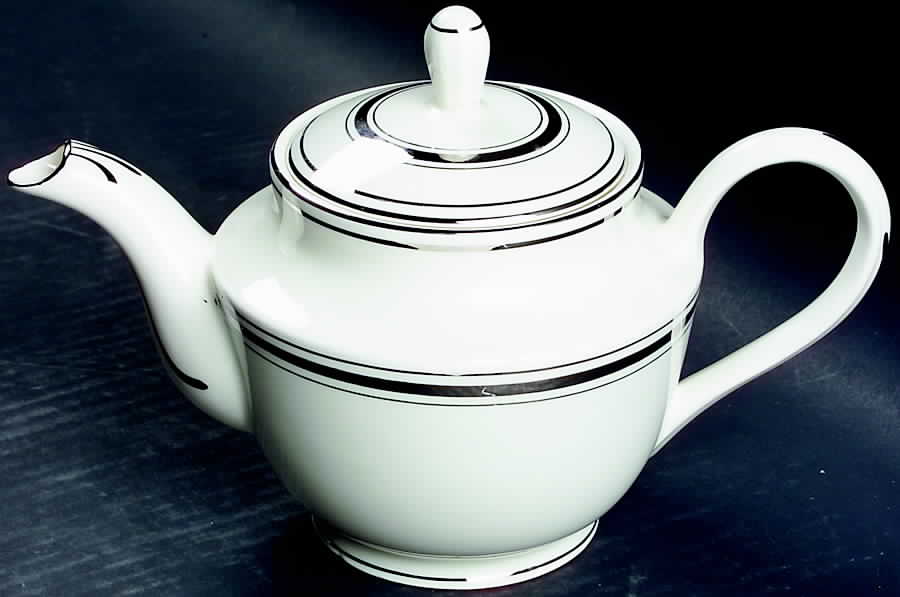 1071 Teapot & Lid by Pope Gosser-1
