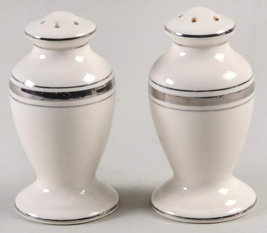 1071 Salt & Pepper Set by Pope Gosser-1
