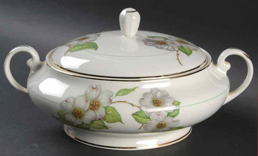 Dogwood (Smooth Edge) Round Covered Vegetable by Pope Gosser-1