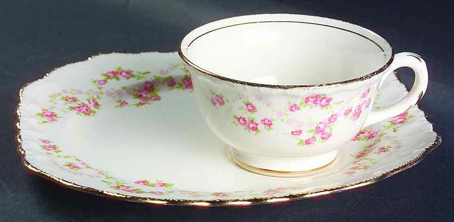 Florence (Scalloped Edge) Snack Plate & Cup Set by Pope Gosser-1