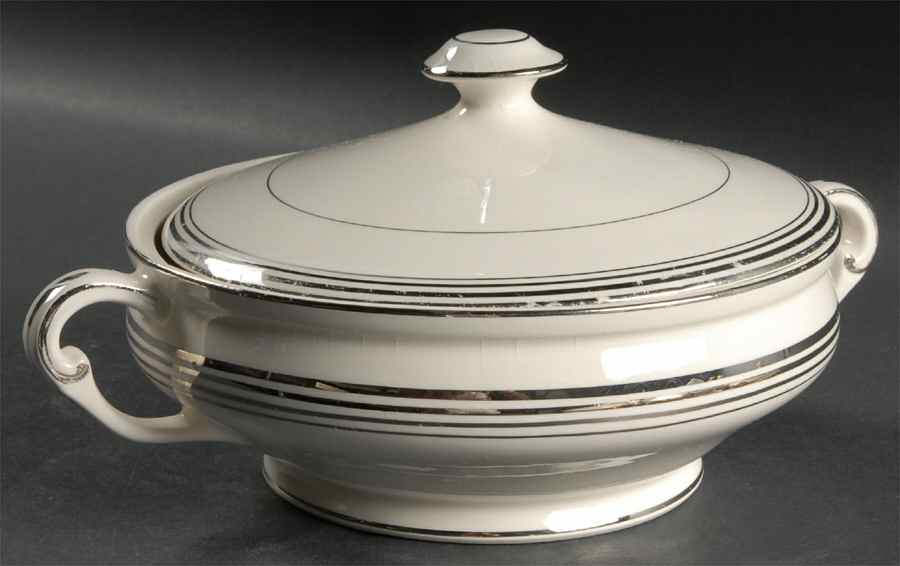 Franklin Round Covered Vegetable by Pope Gosser-1