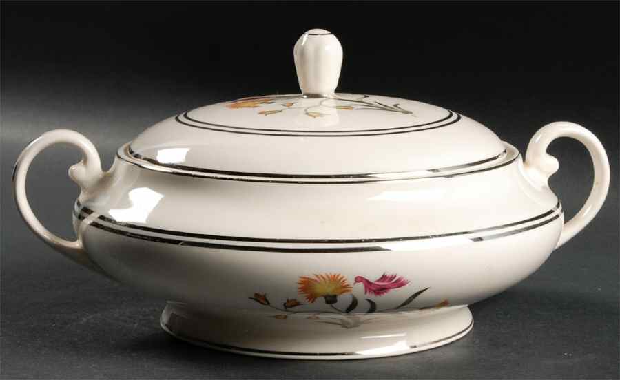 Jubilee Round Covered Vegetable by Pope Gosser-1