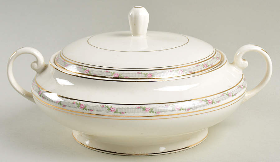 La Belle Round Covered Vegetable by Pope Gosser-1