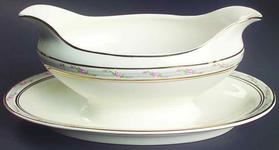 La Belle Gravy Boat with Attached Underplate by Pope Gosser-1