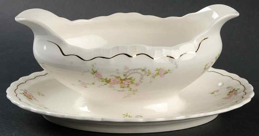 Leon Gravy Boat with Attached Underplate by Pope Gosser-1