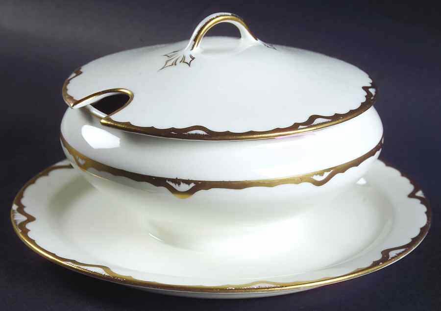 POP23 Gravy Boat w/Attached Underplate & Lid by Pope Gosser-1