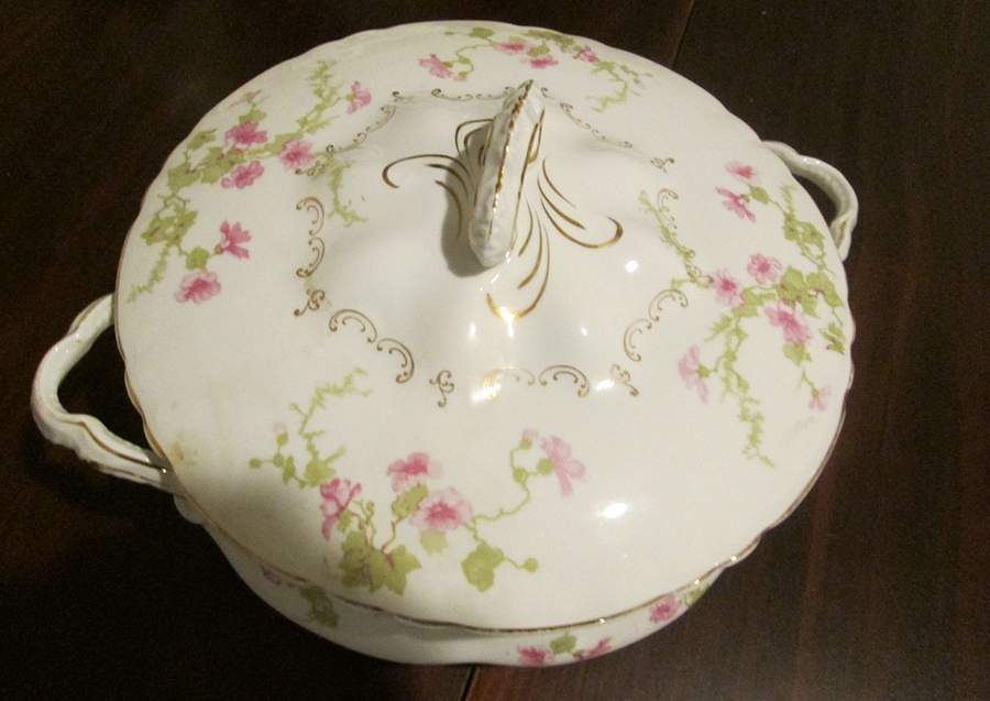 POP36 Round Covered Vegetable by Pope Gosser-1