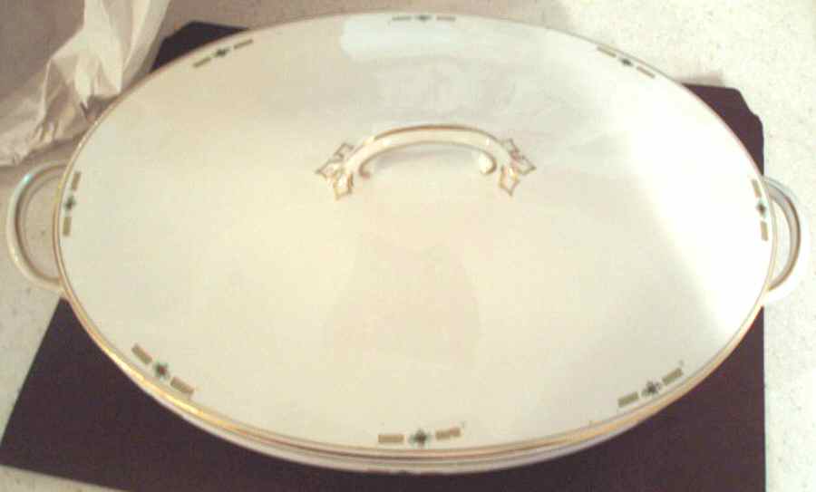 POP44 Oval Covered Vegetable by Pope Gosser-1