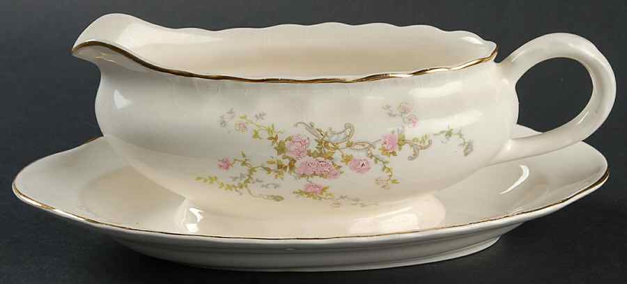 POP45 Gravy Boat & Underplate by Pope Gosser-1