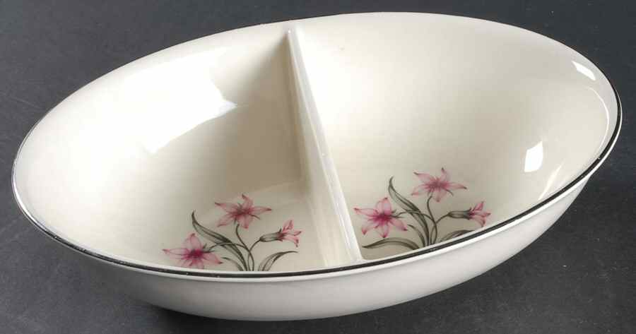 Sharon 9" Oval Divided Vegetable Bowl by Pope Gosser-1