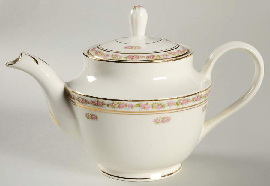 St. Regis Teapot & Lid by Pope Gosser-1