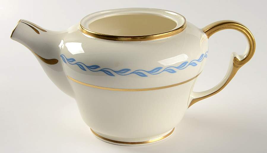 Victory Teapot No Lid by Pope Gosser-1