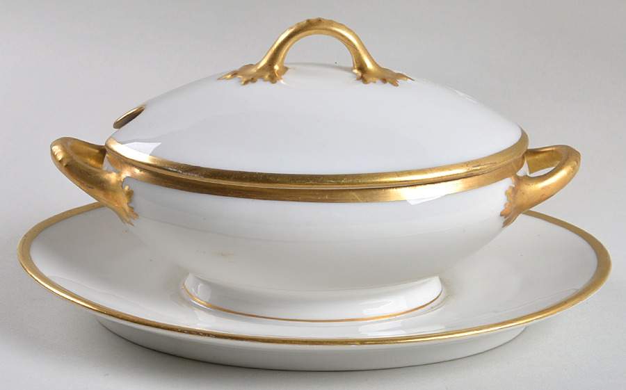 The Calais Gravy Boat w/Attached Underplate & Lid by Jean Pouyat-1