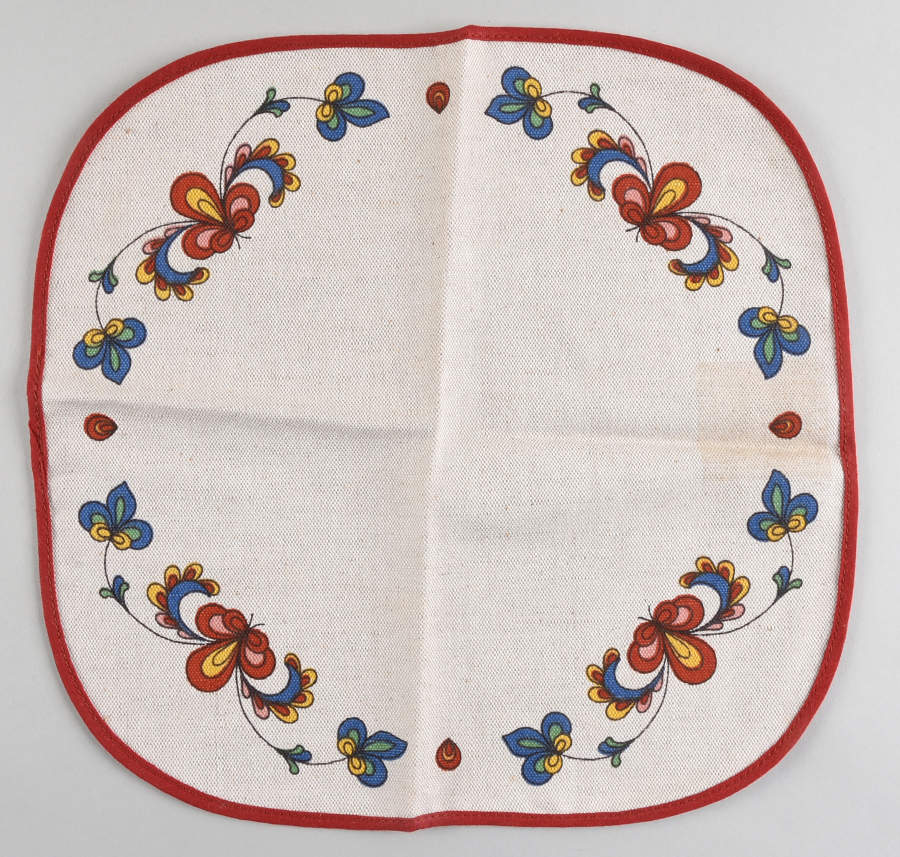 Farmer's Rose (Rim, Gold Trim) Cloth Placemat by Porsgrund-1