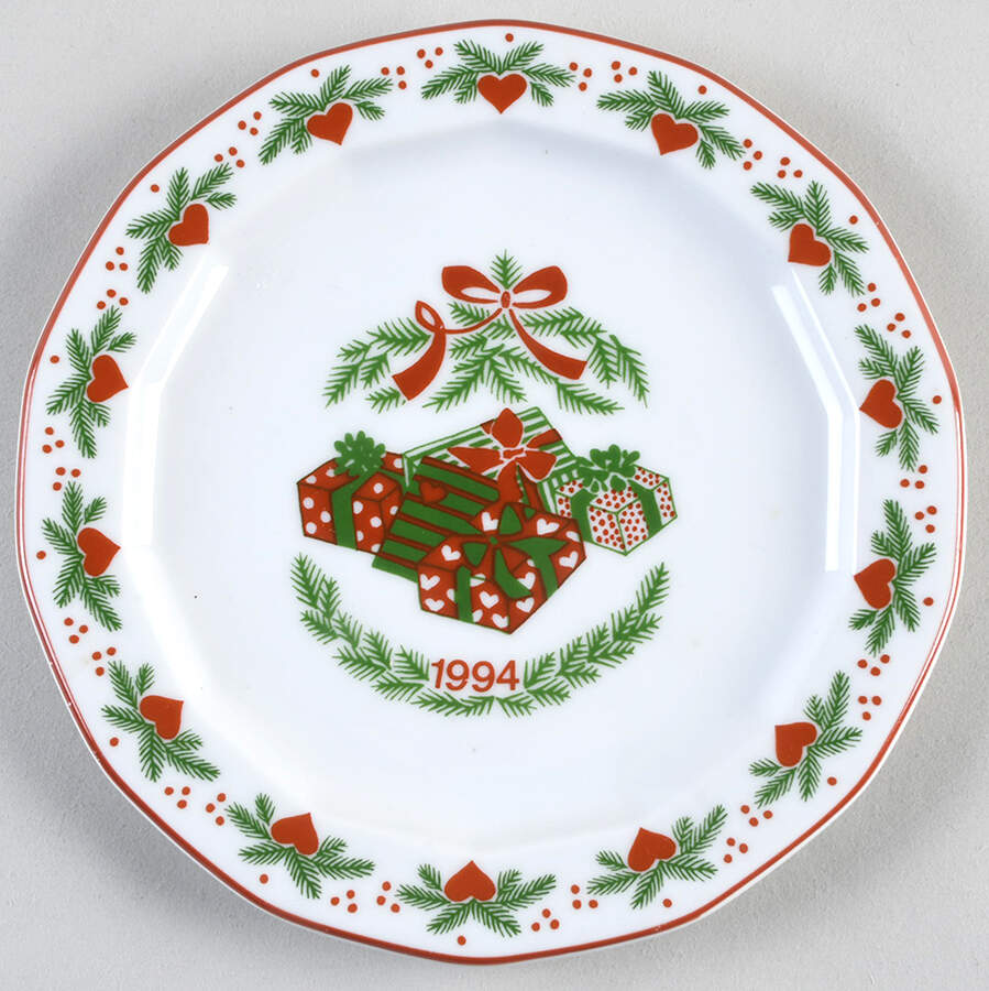 Hearts & Pines (Multisided) 1994 Collector Plate by Porsgrund-1