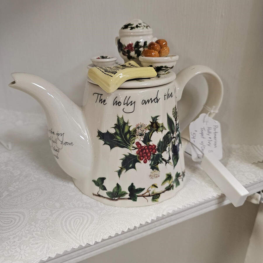 The Holly and The Ivy Figural Teapot & Lid by Portmeirion-1