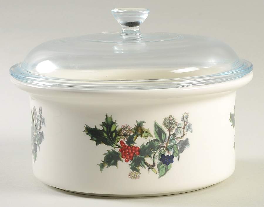 The Holly and The Ivy 1.5 Qt Round Covered Casserole by Portmeirion-1