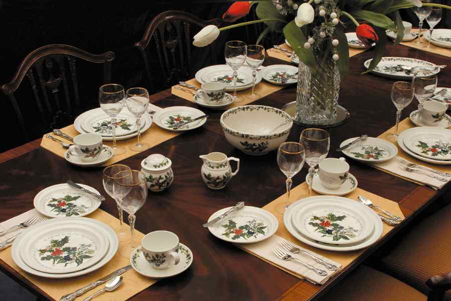 The Holly and The Ivy 45 Piece Estate Set by Portmeirion-1