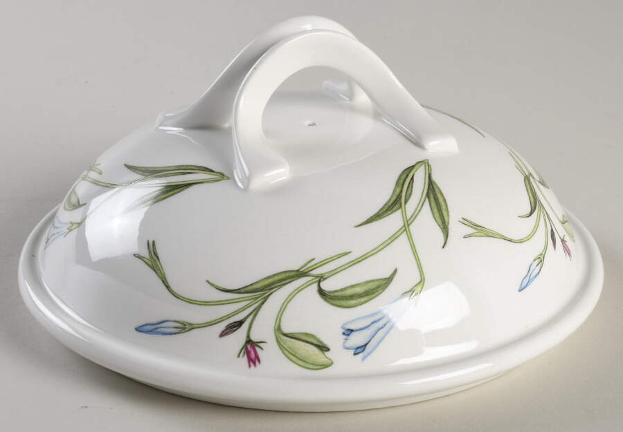 The Queen's Hidden Garden Lid for 2 Qt Round Covered Casserole by Portmeirion-1