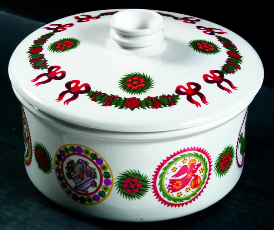 Spirit of Christmas 1.5 Qt Round Covered Casserole by Portmeirion-1