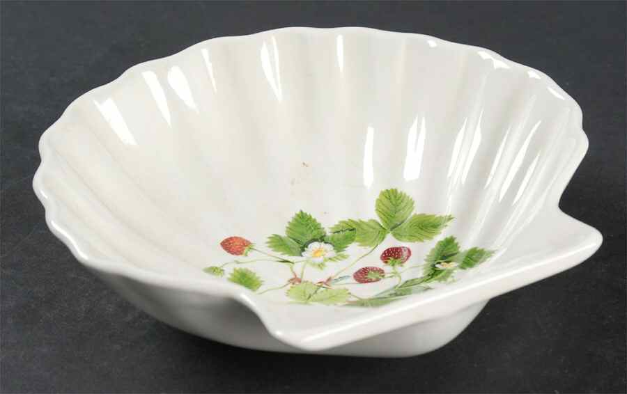 Summer Strawberries Shell Shaped Dish by Portmeirion-1