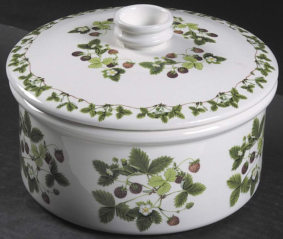 Summer Strawberries 1.5 Qt Round Covered Casserole by Portmeirion-1