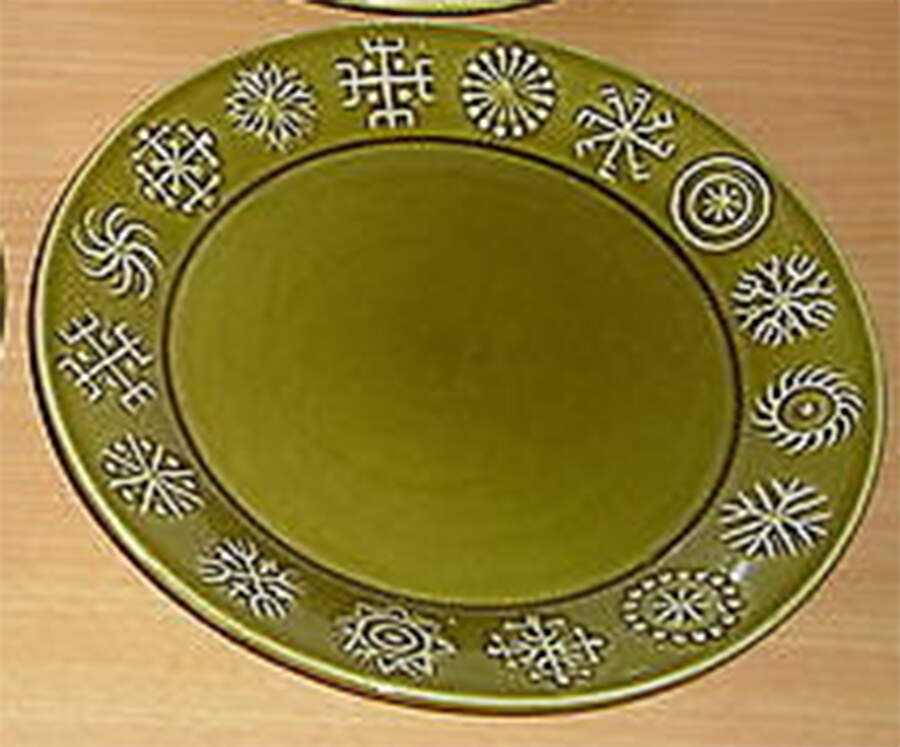 Totem Olive Green Salad Plate by Portmeirion-1
