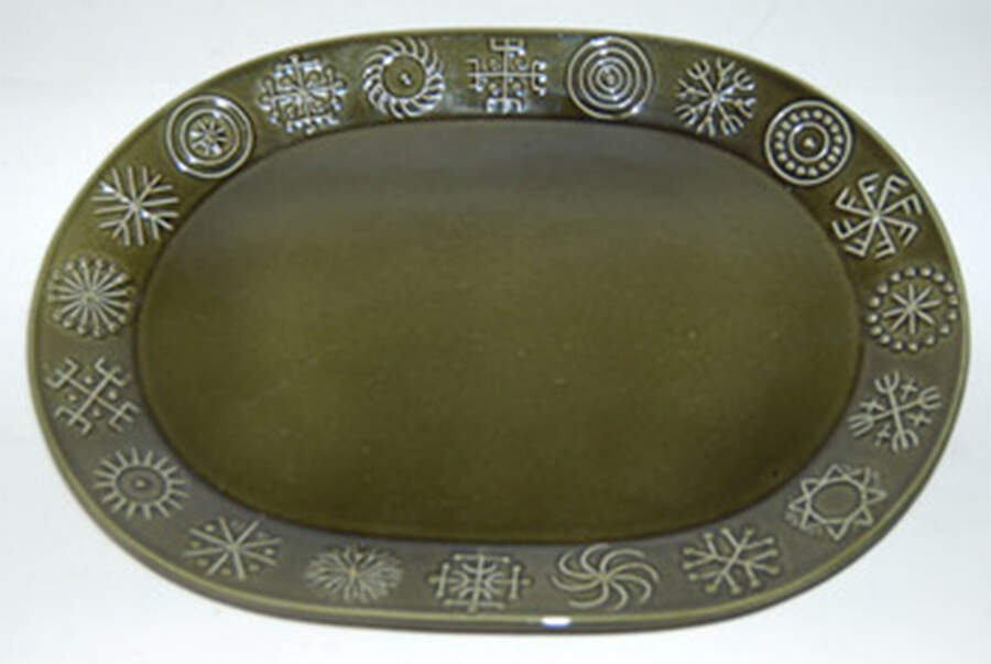 Totem Olive Green 13" Oval Serving Platter by Portmeirion-1