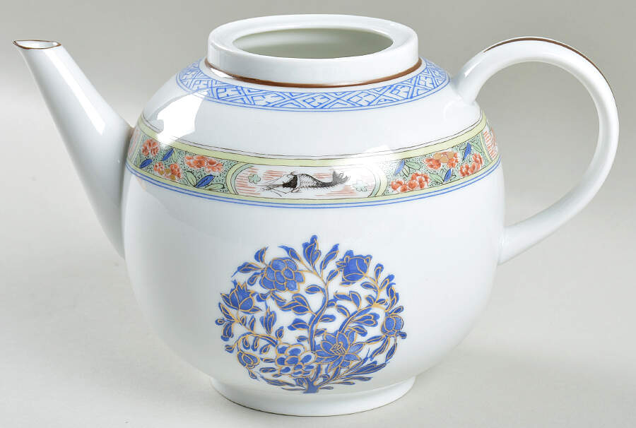 Kan Sou (White Background) Teapot No Lid by Puiforcat-1