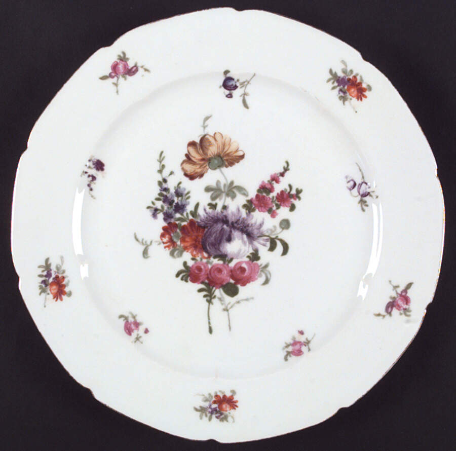 PUN26 Dinner Plate by Porcelain Union-1