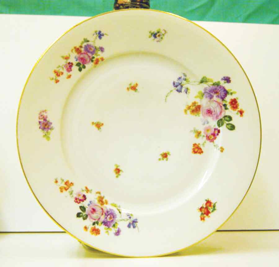 PUN28 Dinner Plate by Porcelain Union-1