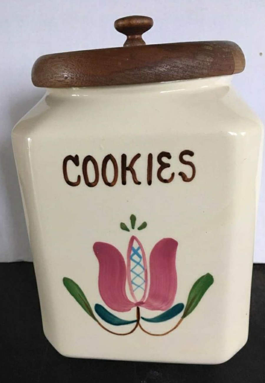 Pennsylvania Dutch Cookie Jar & Wood Lid by Purinton-1
