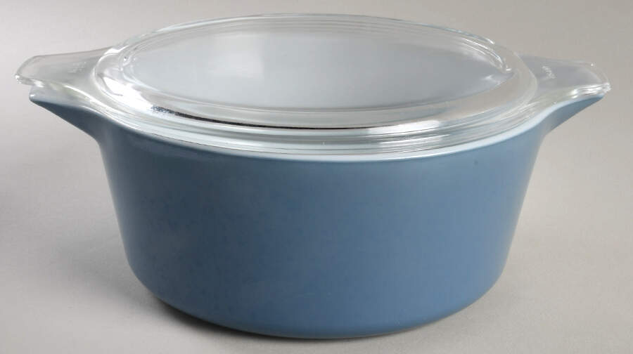 Blue 2.5 Qt Round Covered Casserole by Pyrex-1