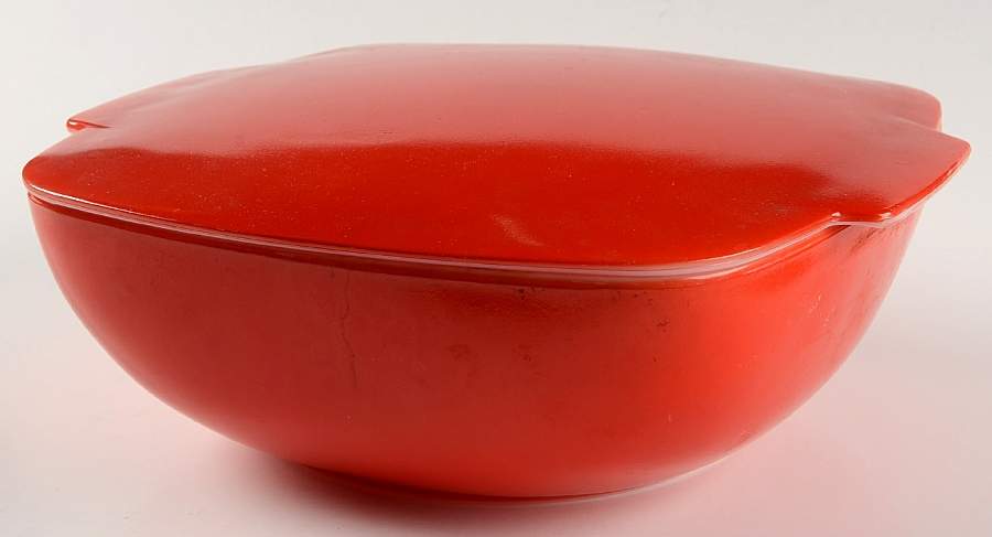 Red 2.5 Quart Square Casserole with Ceramic Lid by Pyrex-1