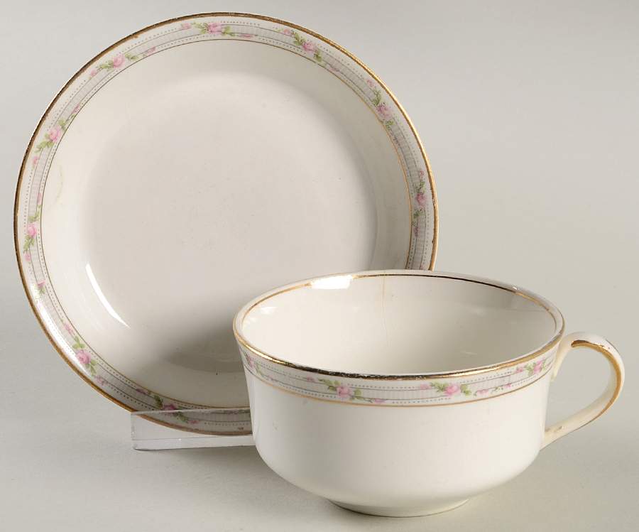 POP97 Flat Cup & Saucer Set by Pope Gosser-1