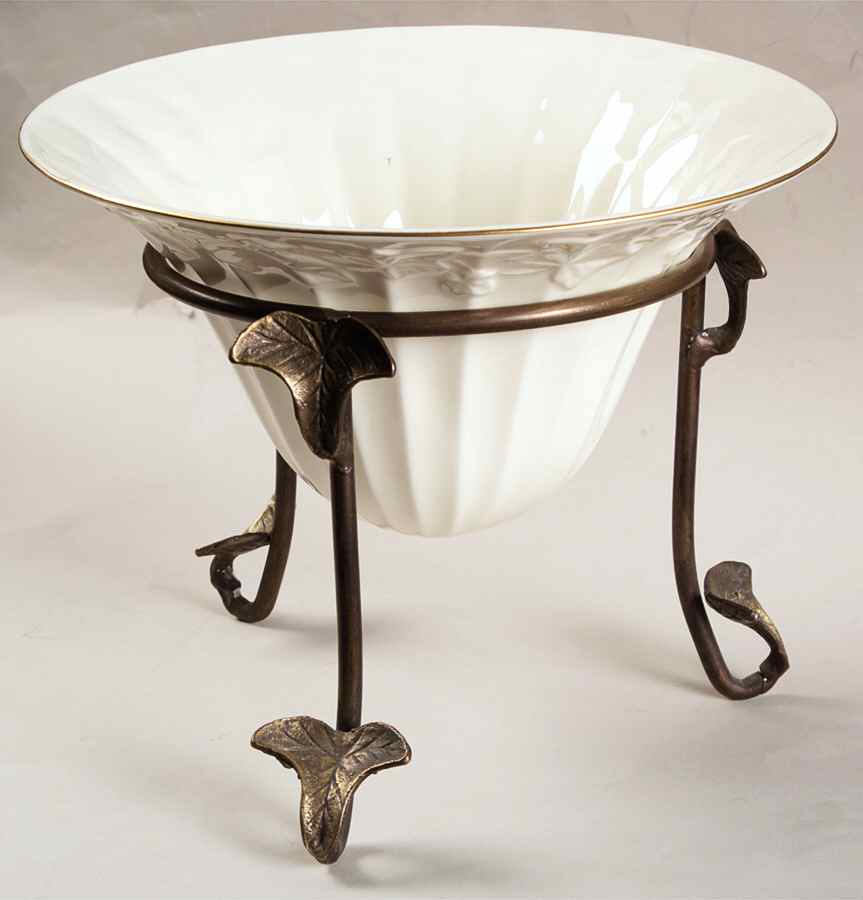 Sherwood 7" Centerpiece with Metal Stand by Pfaltzgraff-1