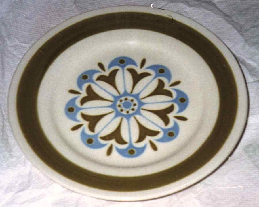 Suzy Dinner Plate by Premiere-1