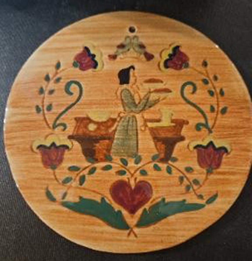 Amish Wall Plaque by Pennsbury-1