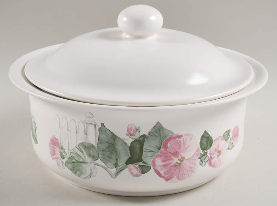 Cape May 2 Qt Round Covered Casserole by Pfaltzgraff-1