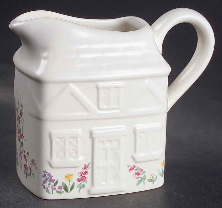 Cape May Sculpted Sauce Boat by Pfaltzgraff-1