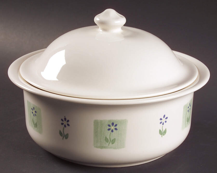 Cloverhill Floral 2.5 Qt Round Covered Casserole by Pfaltzgraff-1