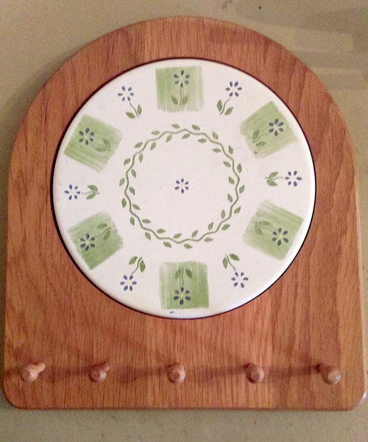 Cloverhill Floral Hanging Key Holder W/ Wood Frame by Pfaltzgraff-1