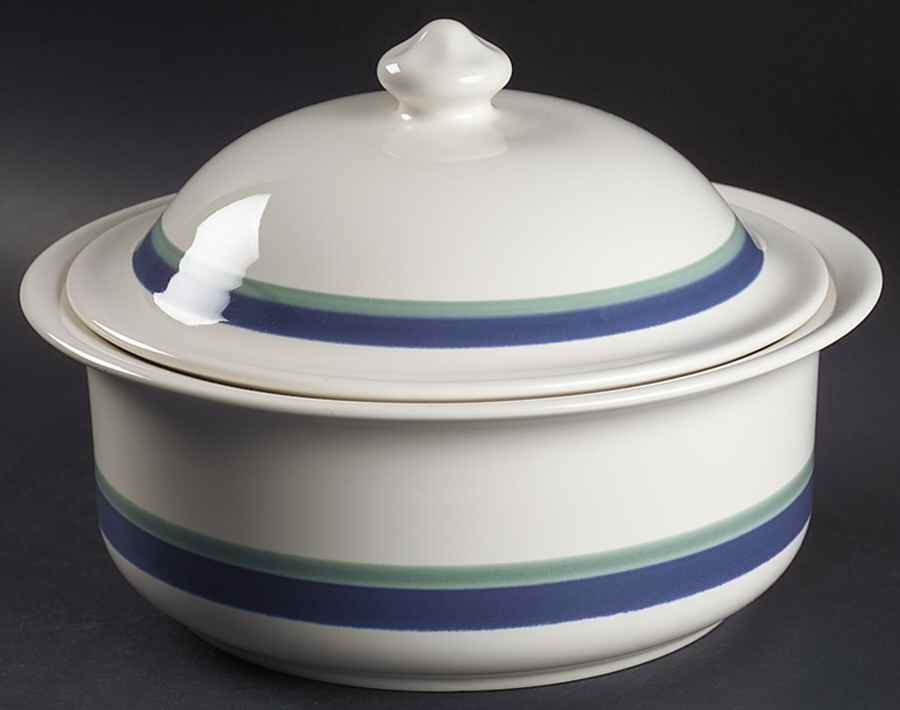 Wyngate Band 2 Qt Round Covered Casserole by Pfaltzgraff-1