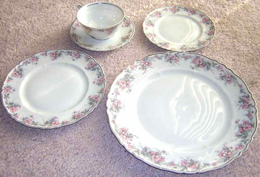 Angelique Salad Plate by Porcelaine de Limoges-1