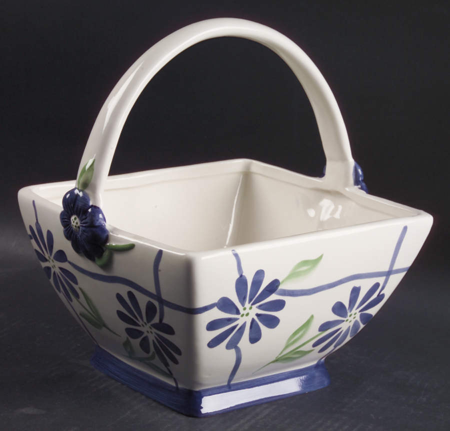 Springwood Sculpted Basket by Pfaltzgraff-1