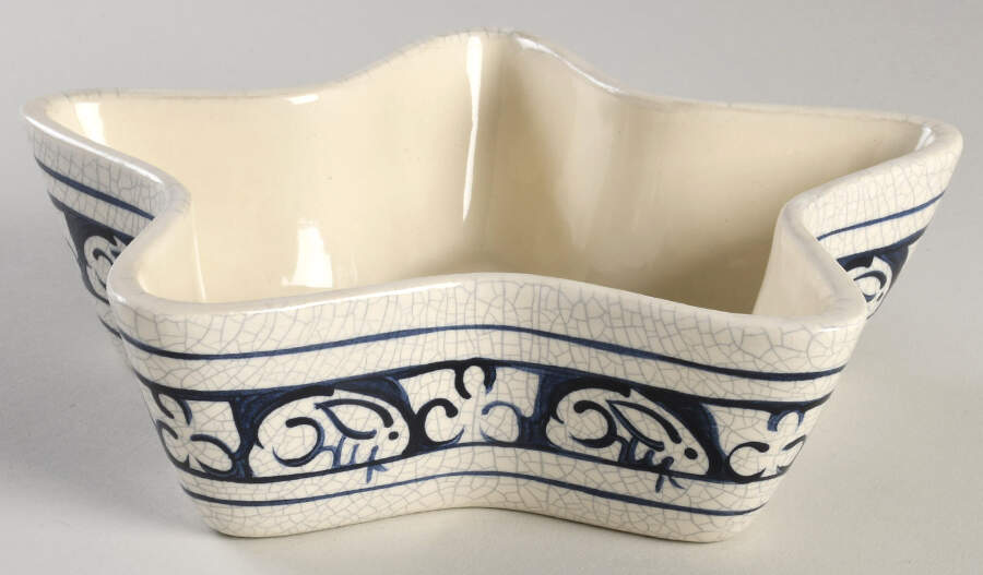 Dedham Rabbit Star Shaped Bowl by Potting Shed-1