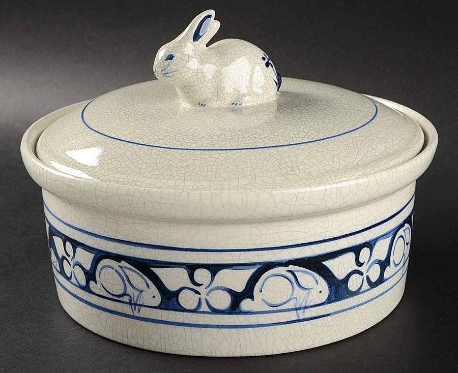 Dedham Rabbit 1.75 Qt Round Covered Casserole by Potting Shed-1