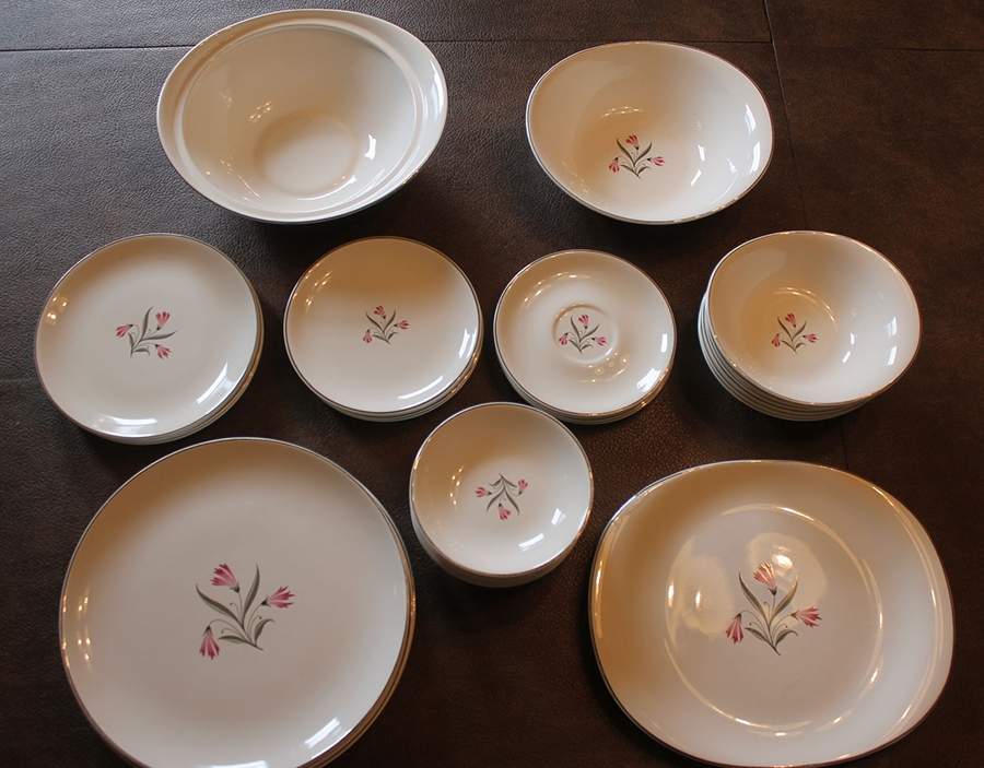 Seville 8" Round Vegetable Bowl by Paden City-1